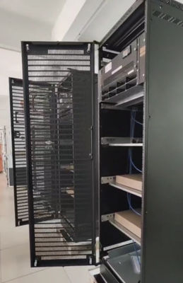 IP20 op maat gemaakte 1000A 2000A 3000A grote elektriciteitscentrale 3 fase 380Vac 48Vdc indoor telecom-voedingssysteem met Flatpack2 48 / 3000HE-module FPC-kast