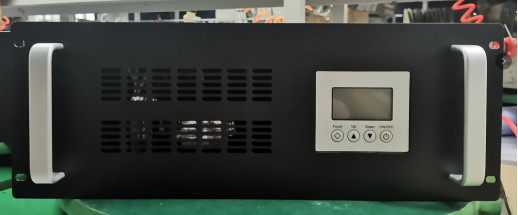 Op maat gemaakte 19 inch 4RU Rack gemonteerd 3kW DC naar AC-omvormer module op maat gemaakt voor 12V DC naar 220V AC-conversie met premium prestaties