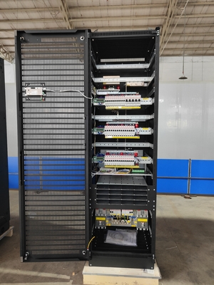 Op maat gemaakte 48Vdc 1000A Big System Plant 3 Ph 240 Vac (3L+N+PE) met Flatpack2 48/3000 HE