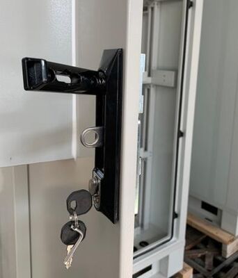 Antidiefstal driepuntsslot Outdoor Telecomkastbehuizing 30U 40U Op maat gemaakt voor netwerkapparatuur